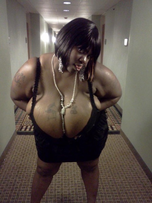 hornybbwomen:  More Nude BBW Photos
