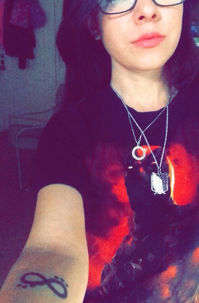sexygeekygirls:  Merc with the mouth 👄 A awesome pic and shirt from dankxdamsel
