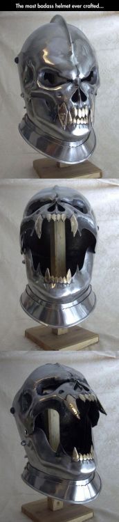obsessedwithskulls:  Now that is one bad ass helmet!