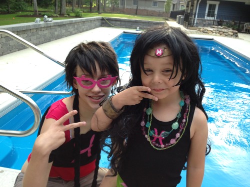 exaltedgalaxies: Baby Feferi goes swimming with Big Sister Meenah!