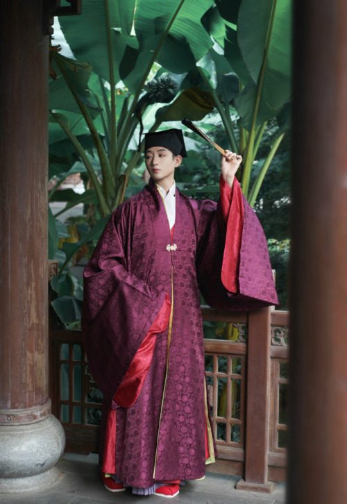 Chinese hanfu for men in historically accurate style of Ming dynasty by 望月明传统服饰This type of hanfu ha