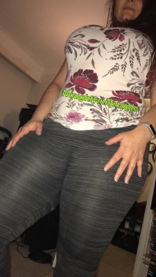 naughtymilfmaple:  Who cum take my clothes