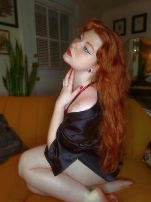 redhead-beauty:  Going for a sort of vintage