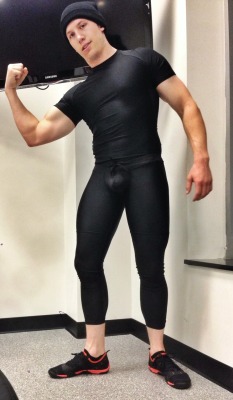 spandexbud:  Tight workout in gear made by my bud, geardbros. Love his stuff! 