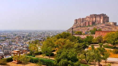 indiaincredible:Mehrangarh Fort, located in Jodhpur in the state of Rajasthan, is a massive fort loc