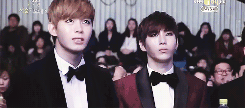 kenseis-deactivated20150508:Hongbin singing along to No More Dream