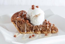 fullcravings:  Hot Gooey Caramel Pie