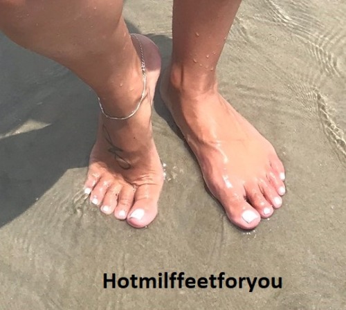 Hotmilffeetforyou https://onlyfans.com/hotmilffeetforyou