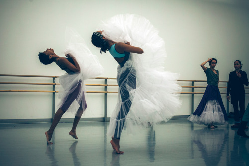 frantichairtwirler: rootsgrowdeeper: divalocity: BEHIND THE SCENES: AN ALVIN AILEY PREMIERE THAT CEL