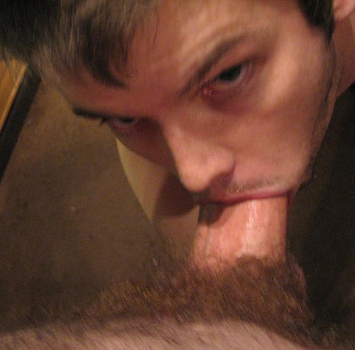 humiliationverbale:  kuklapootblr:  manlyview:  Deep suck  Feel that pubic hair against