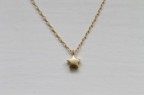 Sex jeziejewelry:  Crescent Moon Necklace | Tiny pictures