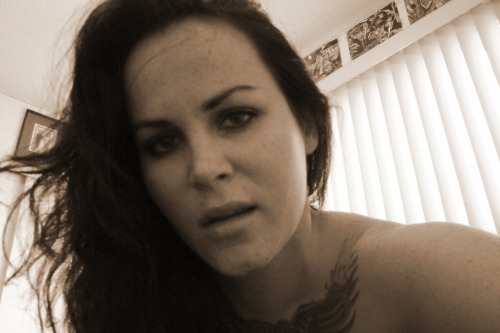 erinalkaline:  Still cleaning up the old hard drive. Throwback to those shitty blinds