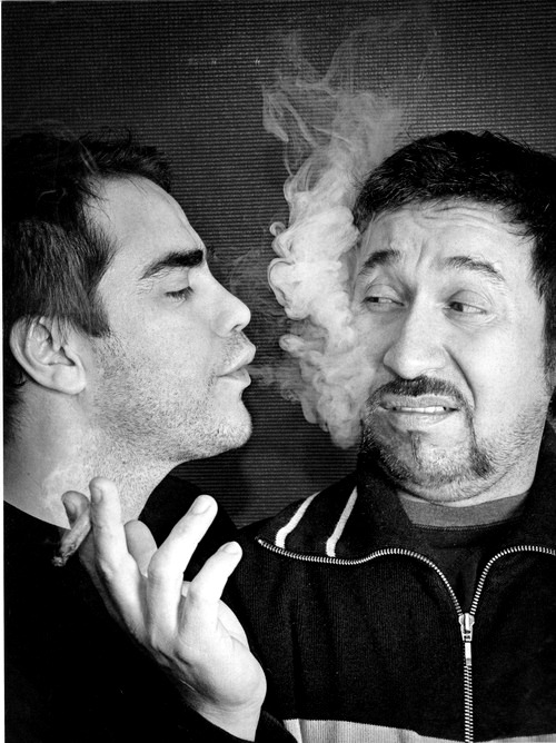 aweona-por-excelencia:  Compartamos el humo de caño cotito