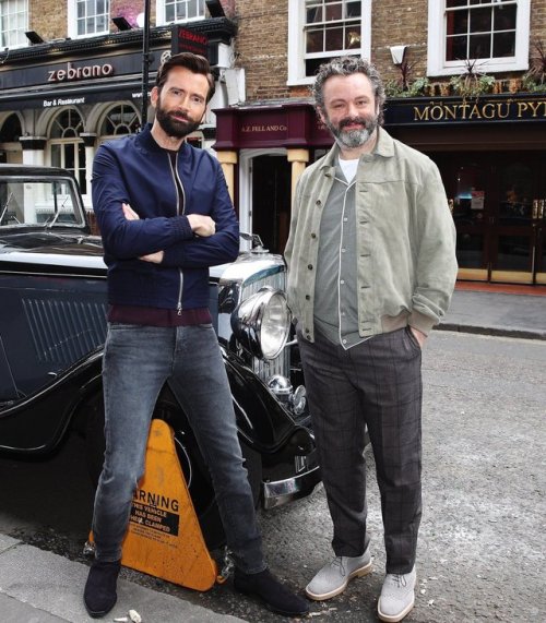 mizgnomer:David Tennant and Michael Sheen (and Neil Gaiman) at the Good Omens Pop-Up Bookshop in Soh