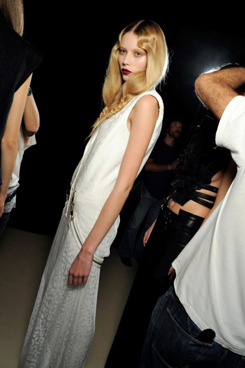 voguetherapy: Givenchy SS 2011 Backstage