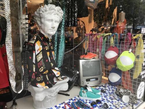 vaporwavecorp: This second hand clothing store in Paris