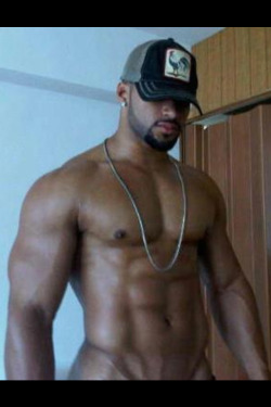 muscleworshipper08:What a nice big cock he’s sporting…on his hat!!! LOL! What a dream MAN!!!  very nice mmm