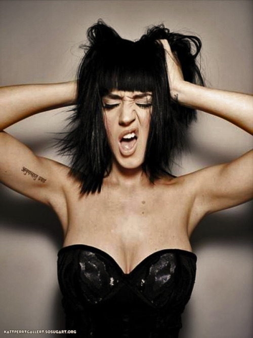 youlookingforthese:  Katy Perryhttp://youlookingforthese.tumblr.com/
