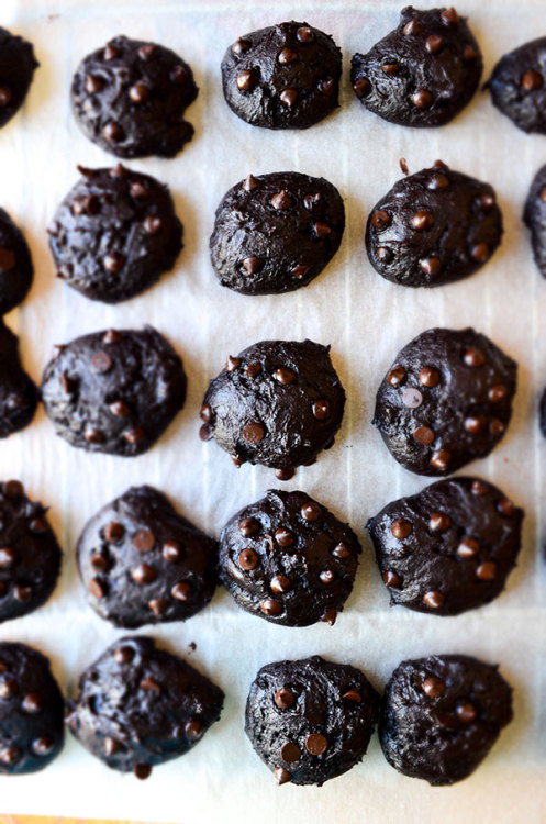 inthynameofcheese:sweetoothgirl:Fucking Chocolate Fudge Yogurt Cookies That Look Delicious As FuckMa