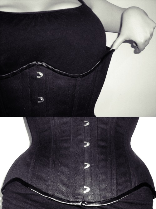 My 26&quot; MystiC City Corsets MCC-68 black cotton underbust arrived yesterday :) Let the seasoning