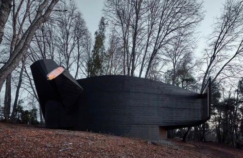 utwo:  Casa para el poema del ángulo recto • Vilches, Chile  © Cristobal Palma