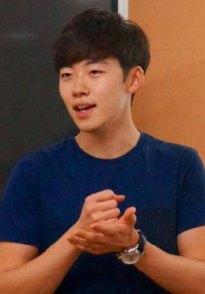 hyunjinchoi:  realkoreanmen:  Very cute korean boy. You wanna fuck him?  대박