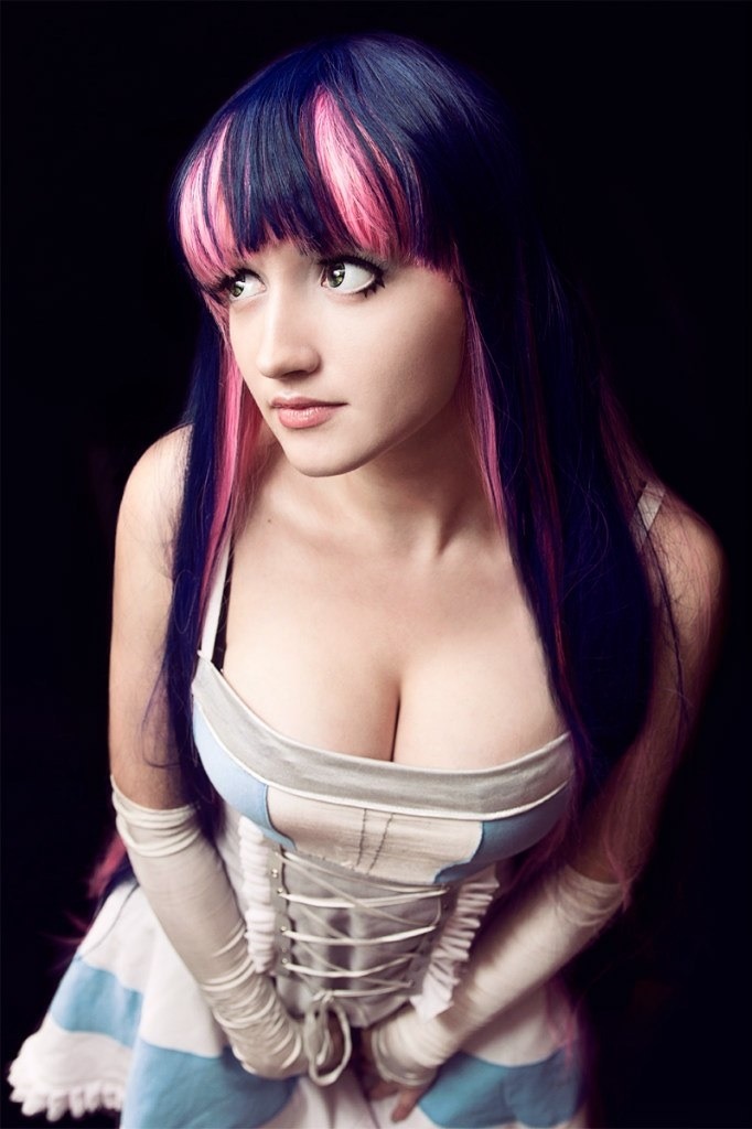 sharemycosplay:  http://mrproton.deviantart.com with that signature hair of Anarchy!