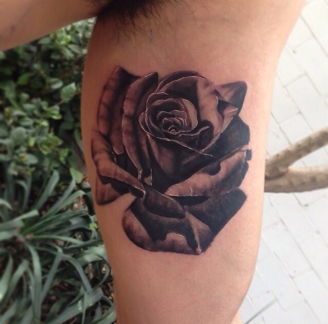 fuckyeahtattoos:  Rose tattoo for my Aunt Rose who passed away.  Tattoo done in Austin,