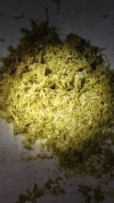 blacknwhiterainbows:  Small pile of 73u Blue Dream Fresh frozen nug run. This is icewax not bho. #fucktane