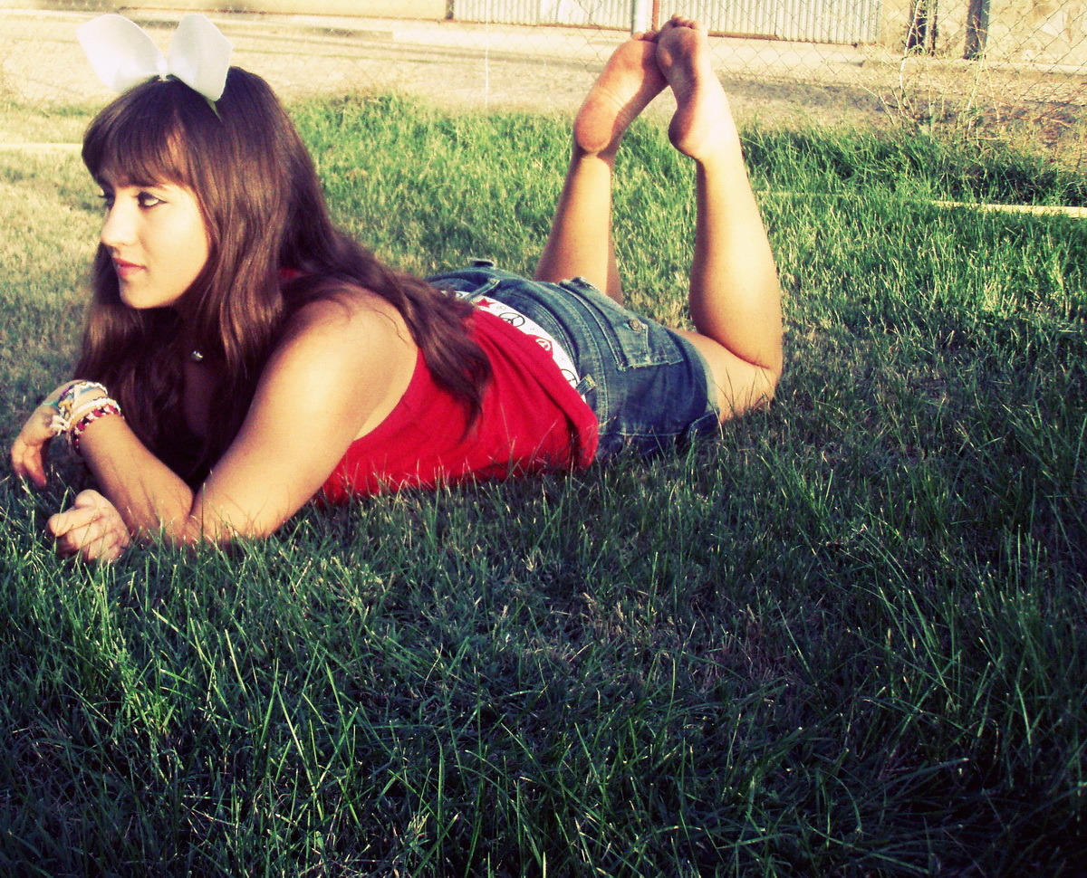 teensolespose:  Visit THERE to retrieve a full pics selection in FULL quality! teen
