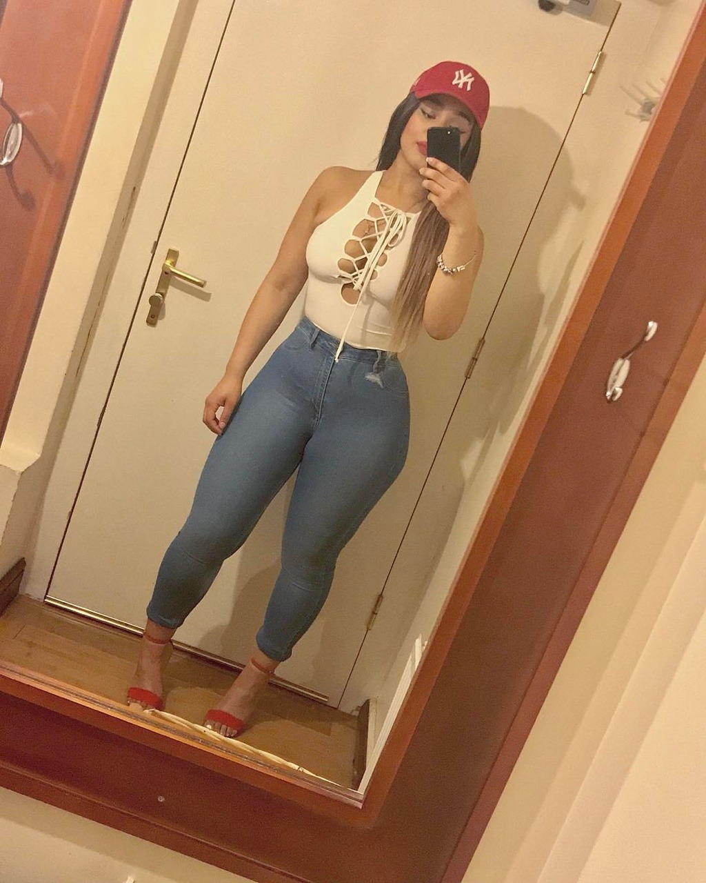 mirrored&ndash;reflections:  Her thickness is my weakness