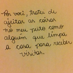 "Decifra-me, mas não me conclua."