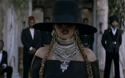 voulair:    Beyoncé - Formation (2016)  