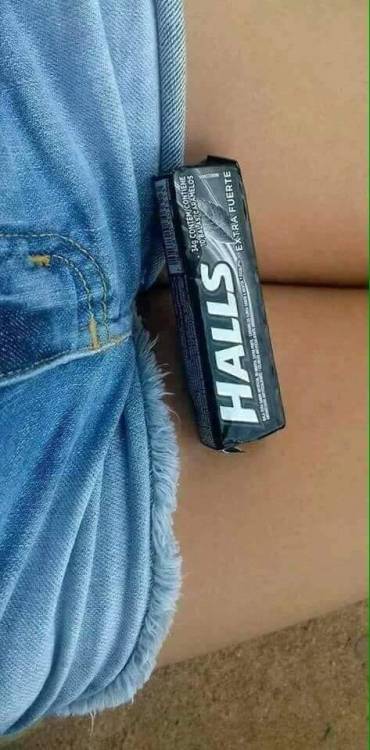 whatsapp-and-chill:   Eat the pussy with a halls….it is a beautiful encounter