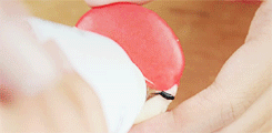 ryeou:  how to: 「pokeball macarons」 
