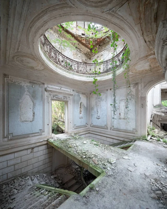 abandonedography:Beautiful abandoned castle in France Source: State of decay