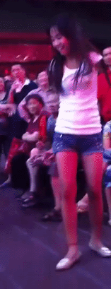 amp-lifes:armless girl having fun and dancing in public