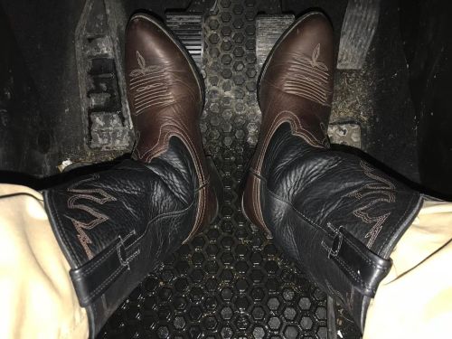 Had a request for more boots on pedals too. #manpedal #bootsonthepedals #cowboyboots #ariat #ariatbo