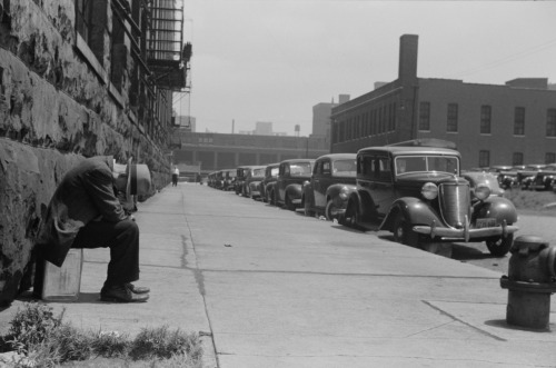 “ Chicago, Illinois, 1941 by John Vachon
”