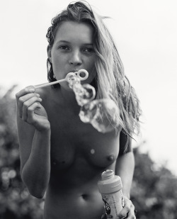 exquisitelyintimate:  kate moss by bruce