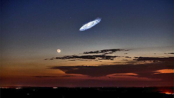 sixpenceee:  This is how the Andromeda galaxy would appear in the sky if it were
