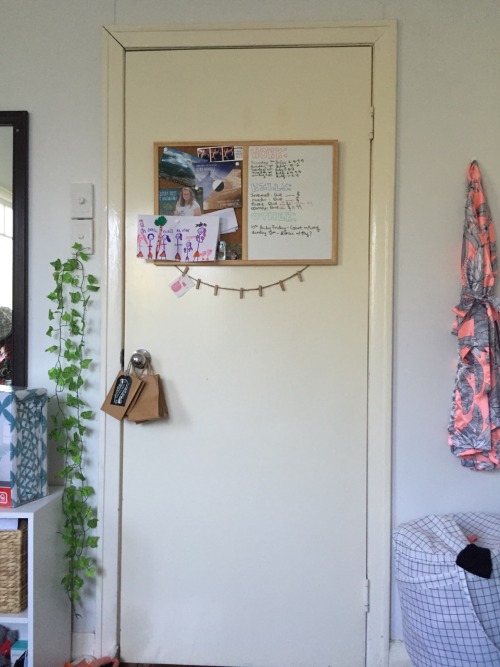 uncacti:  Room (also these pictures weren’t even taken to be lined up like that but whoa!)  ig @yayjords