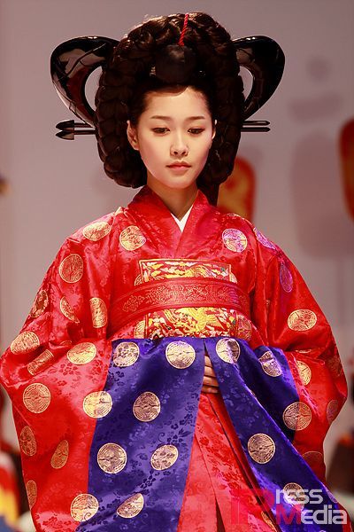 Red wonsam, crown princess’s wedding dress, Joseon Dynasty, Korea