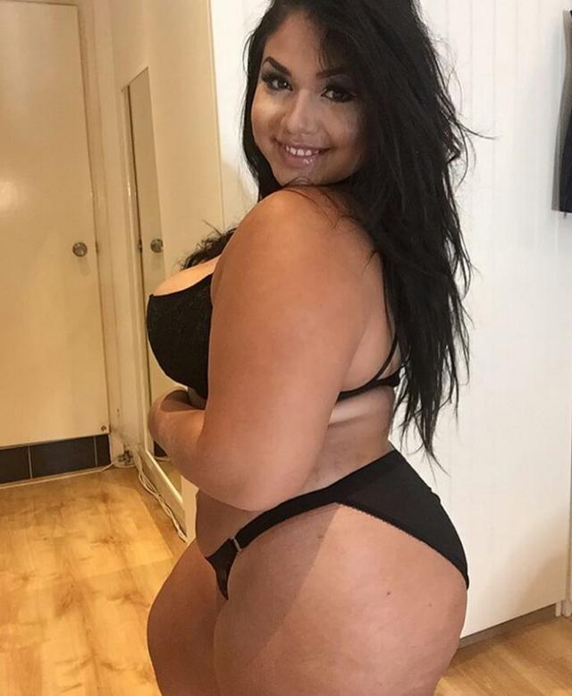 latinashunter:  Beautiful Extra Thickness!!!