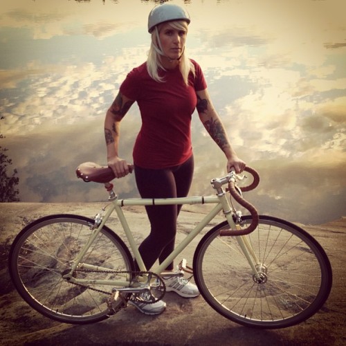 instabicycle: Via @ninakienast: #fixie #fixedgear #cycling #bike #bicycle #bikeporn #bricklanebikes 