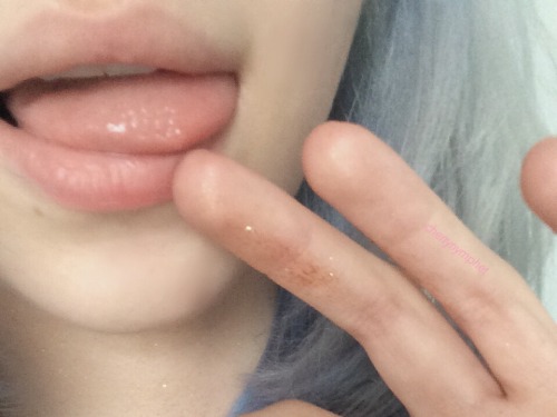 cherrynymphet:  glitter baby 💫