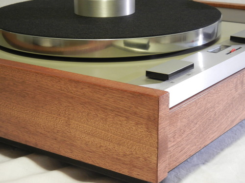 Thorens TD-125 MKII w/rewired SME 3009 Arm & Custom African Sipo Plinth. http://vinylnirvana.com/vintage-turntables-for-sale/the-master-thorens-td-125-mkii-w-rewired-sme-3009-arm-sipo-extras-1895-plus-shipping/ 