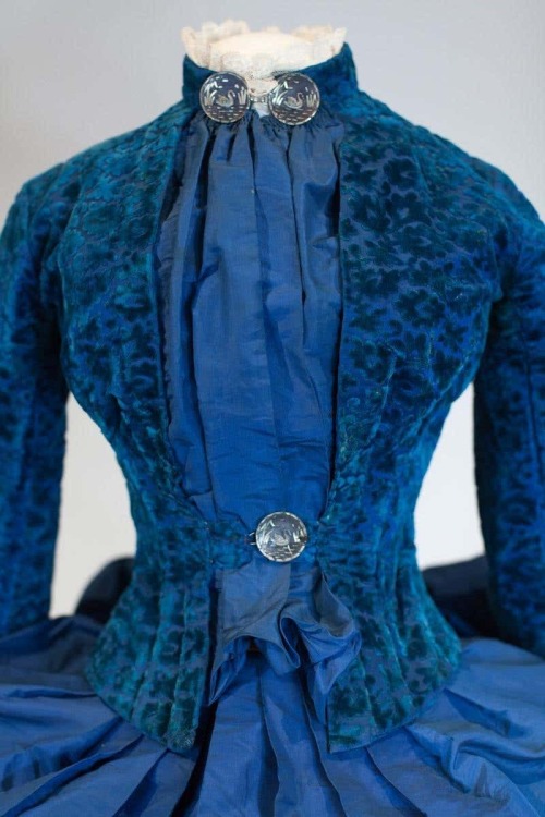 A Sac French Victorian Silk and Velvet Day Dress Circa 1885