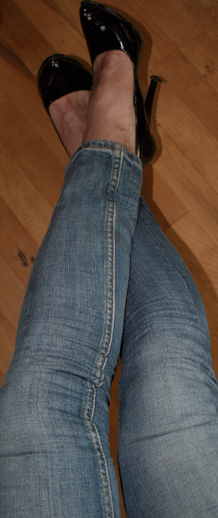 tightjeansaddict:like the body-feeling….