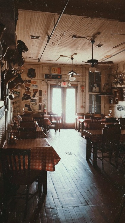 backtothegypsyy: Clear springs cafe